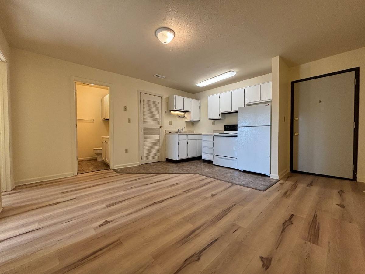 Apartment for rent at 112-116 E 3rd, Maryville, MO 64468