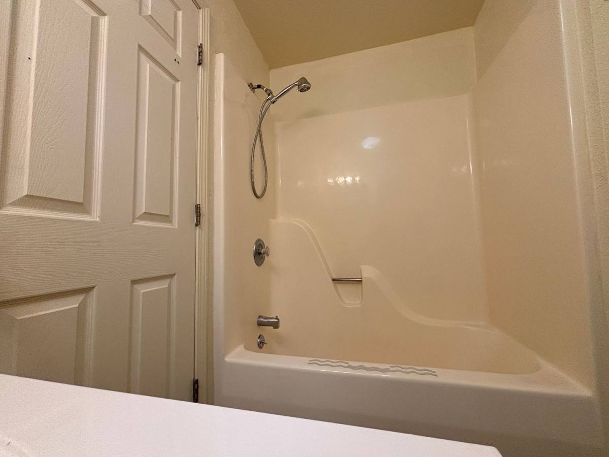 Apartment for rent at 112-116 E 3rd, Maryville, MO 64468