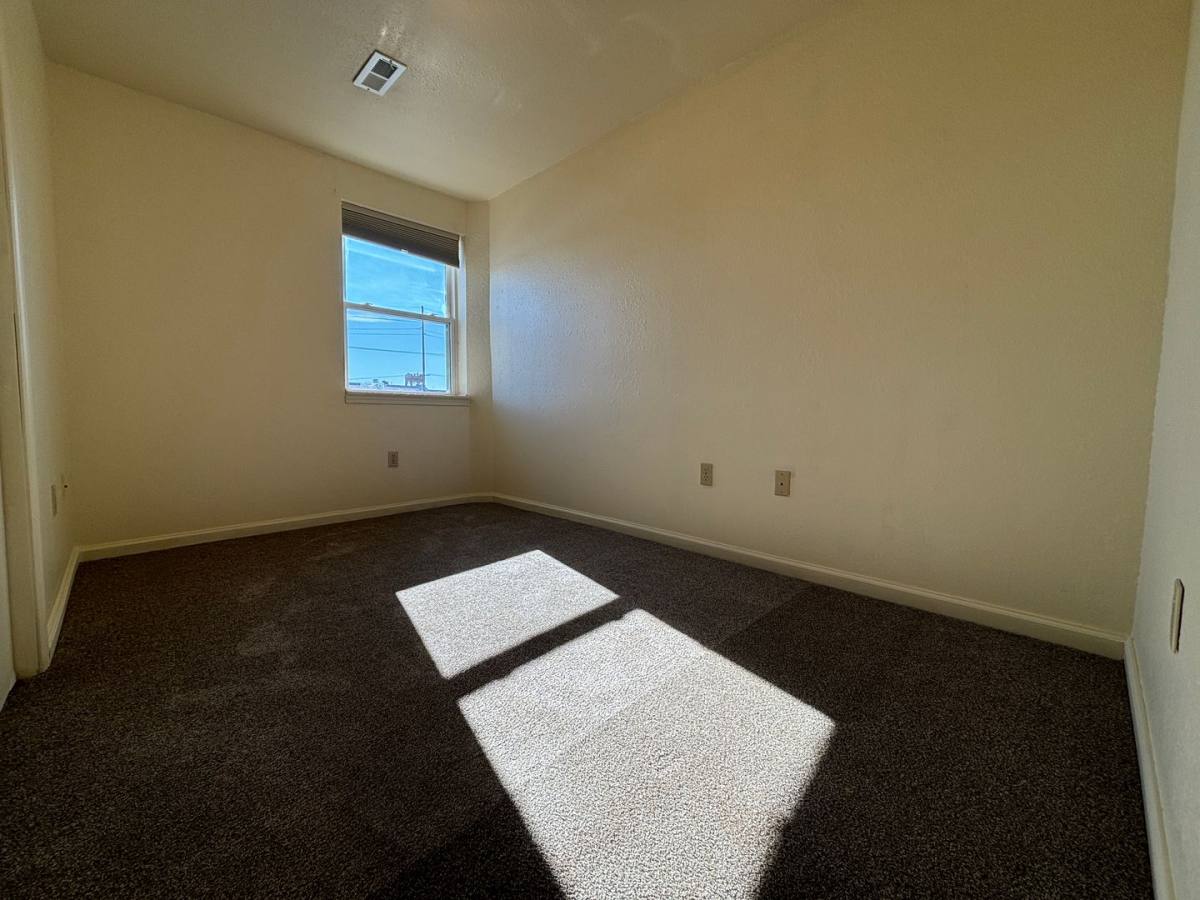 Apartment for rent at 112-116 E 3rd, Maryville, MO 64468