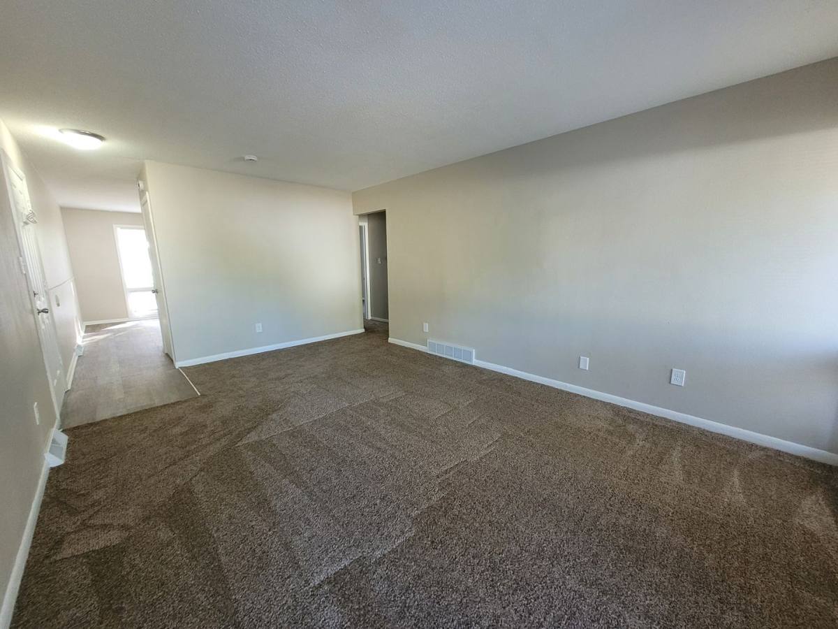 Apartment for rent at 4613-4615 SE 3rd Court, Des Moines, IA 50315