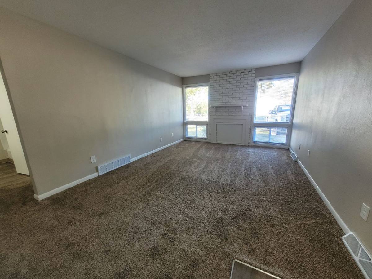 Apartment for rent at 4613-4615 SE 3rd Court, Des Moines, IA 50315