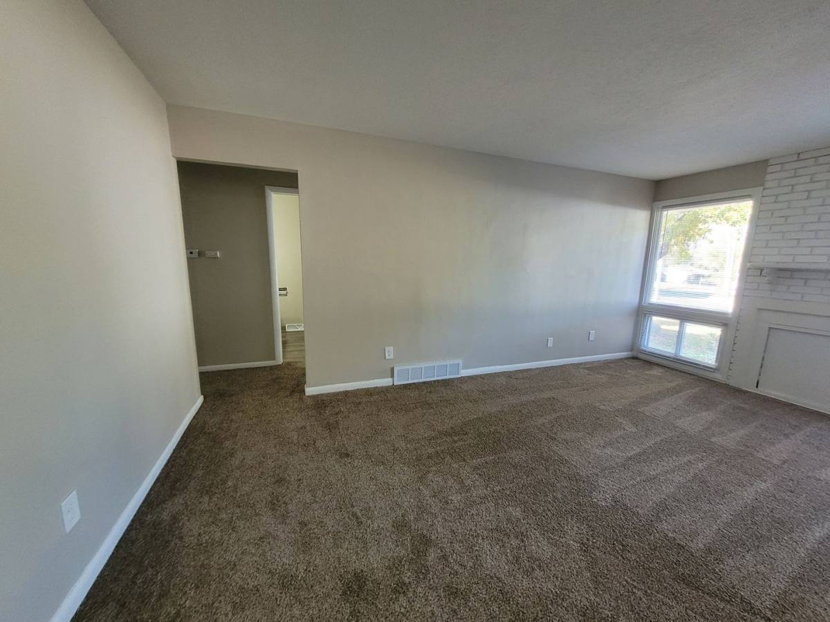 Apartment for rent at 4613-4615 SE 3rd Court, Des Moines, IA 50315