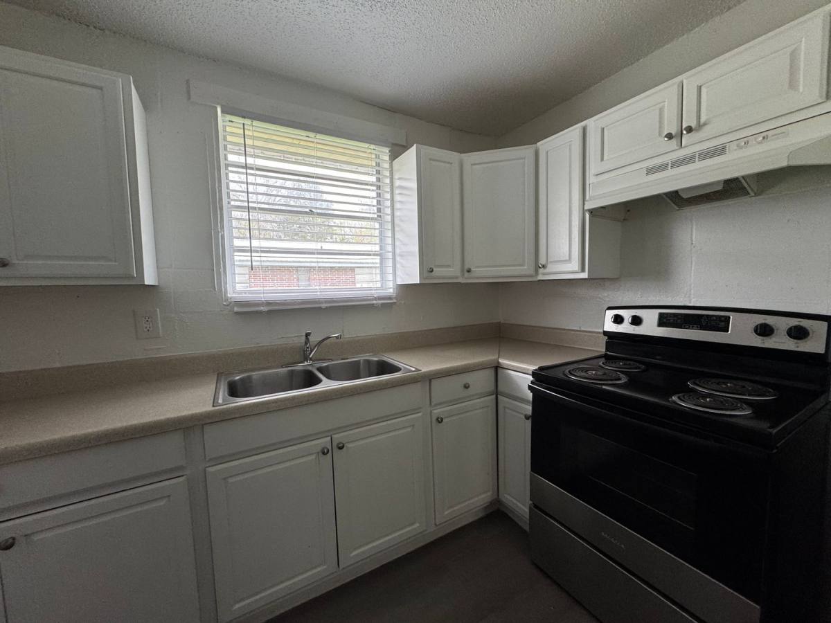 Apartment for rent at 803-828 Floyd St NE, Live Oak, FL 32064
