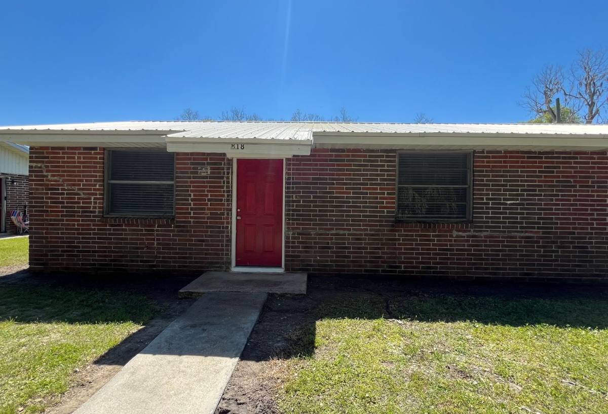 Apartment for rent at 803-828 Floyd St NE, Live Oak, FL 32064