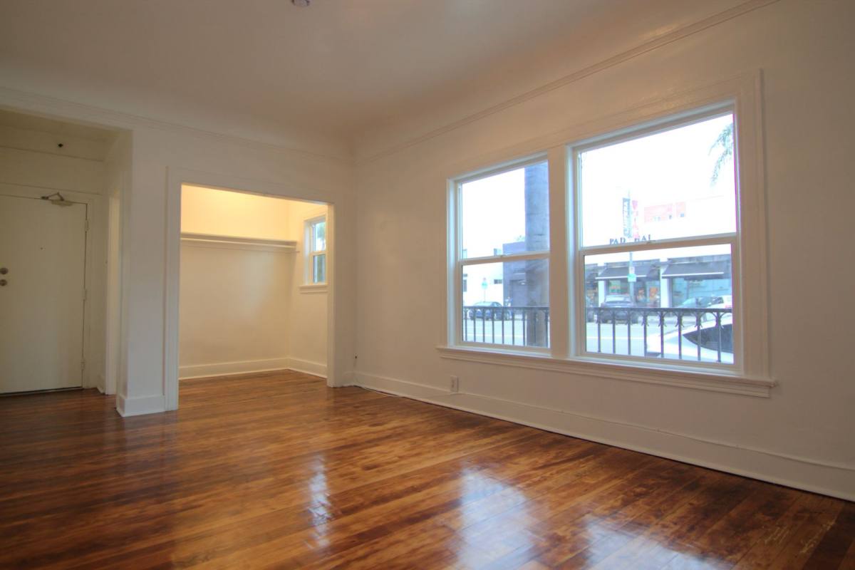 Apartment for rent at 6358 Yucca St #101, Los Angeles, CA 90028