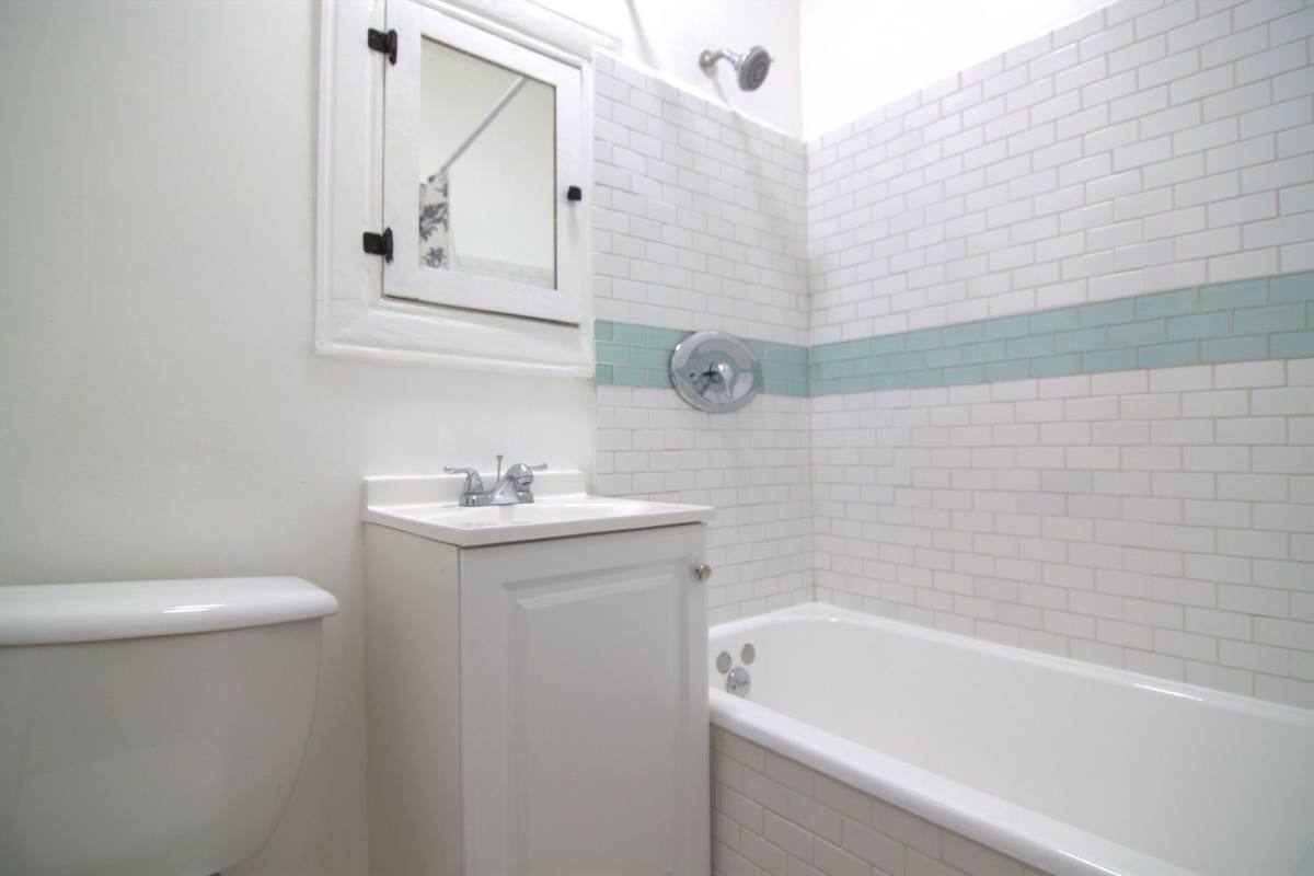 Apartment for rent at 6358 Yucca St #101, Los Angeles, CA 90028