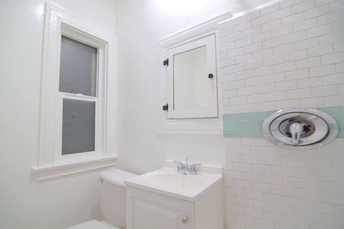 Apartment for rent at 6358 Yucca St #101, Los Angeles, CA 90028