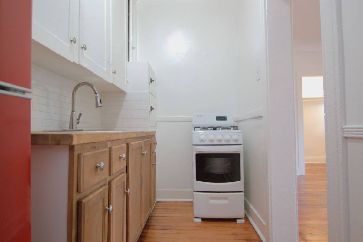 Apartment for rent at 6358 Yucca St #101, Los Angeles, CA 90028