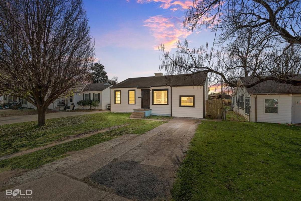 House for rent at 2400 Broadway Dr, Bossier City, LA 71111