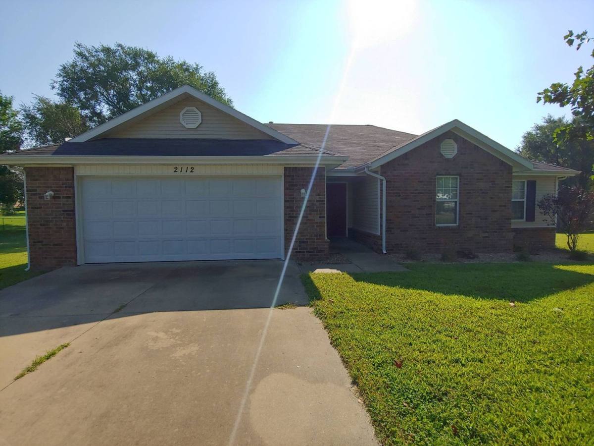 House for rent at 2112 Ford St, Pea Ridge, AR 72751