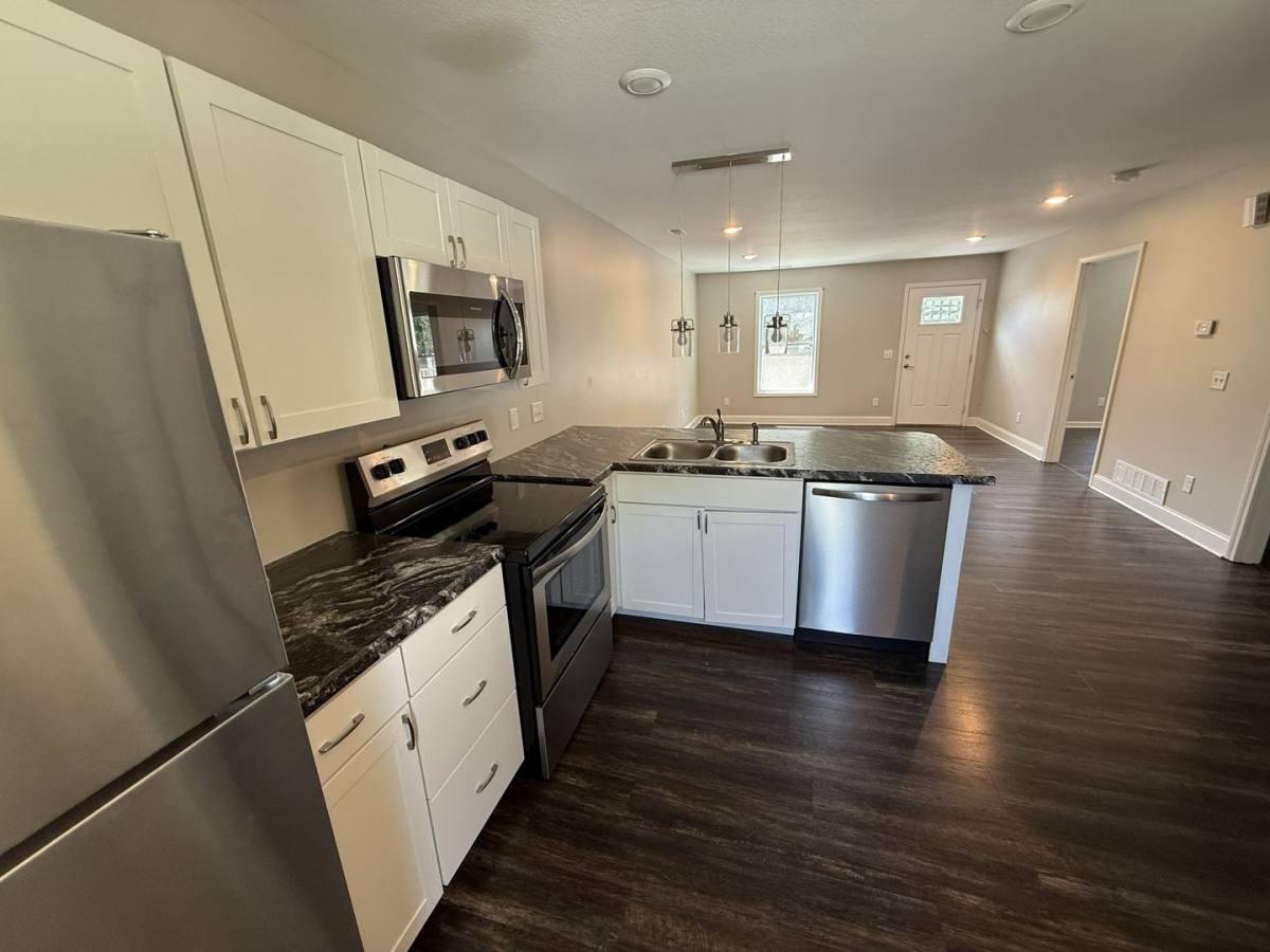 Apartment for rent at 1800 Sun Valley Rd, Saint Joseph, MO 64507