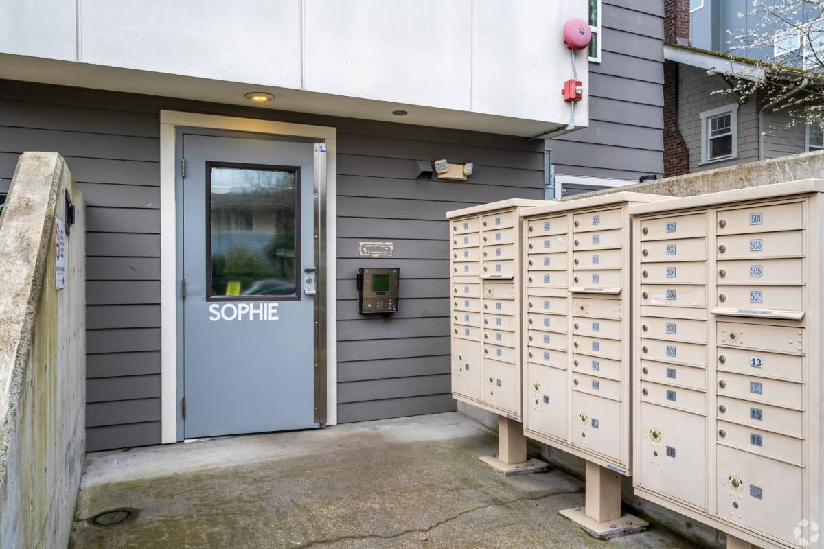 Apartment for rent at 4743 21st Ave NE, Seattle, WA 98105