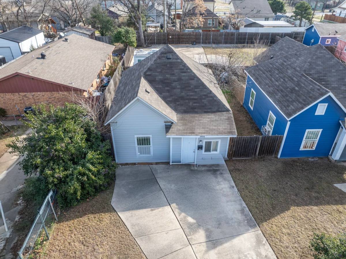 Apartment for rent at 2400, 2402, 2404, 2406 Ross 404 NW, Fort Worth, TX 76164