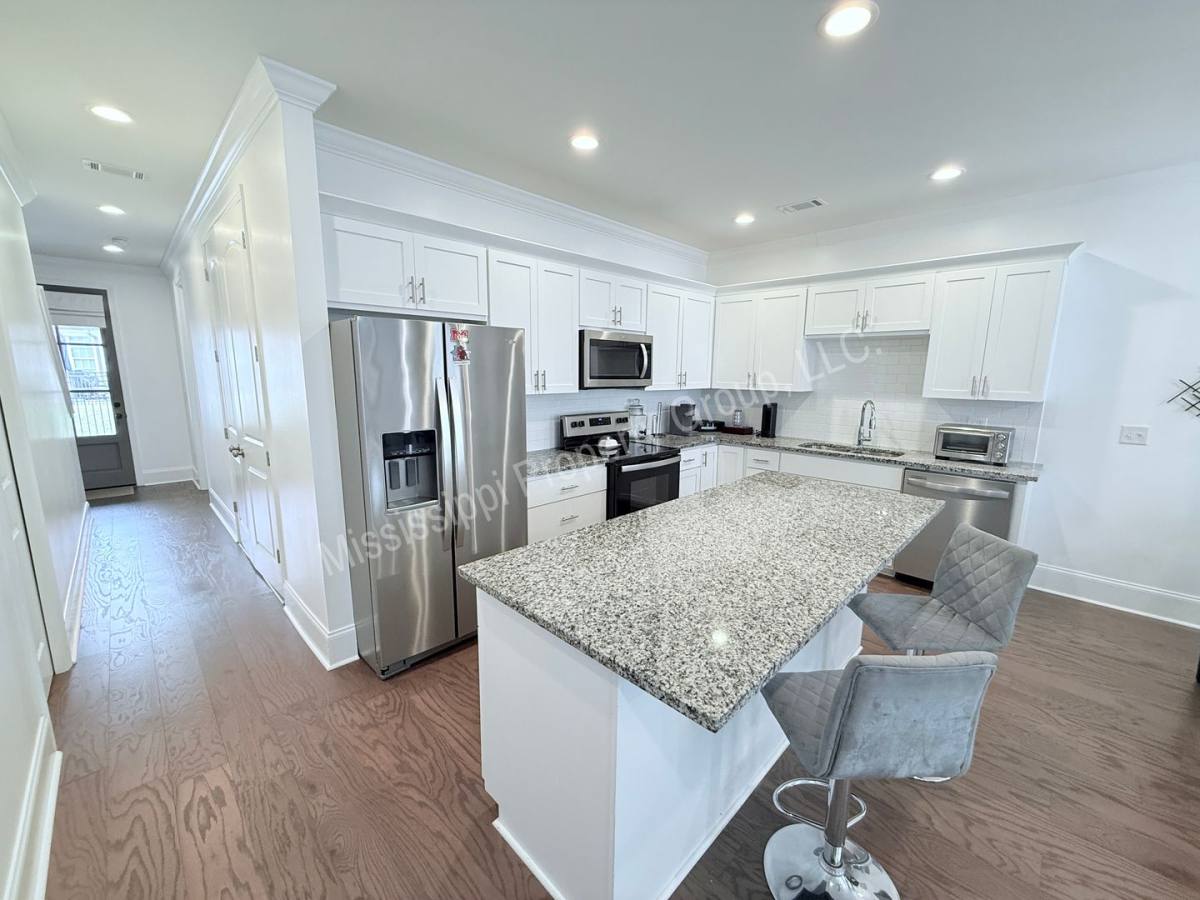 Townhouse for rent at 102 Farm View Dr, Oxford, MS 38655