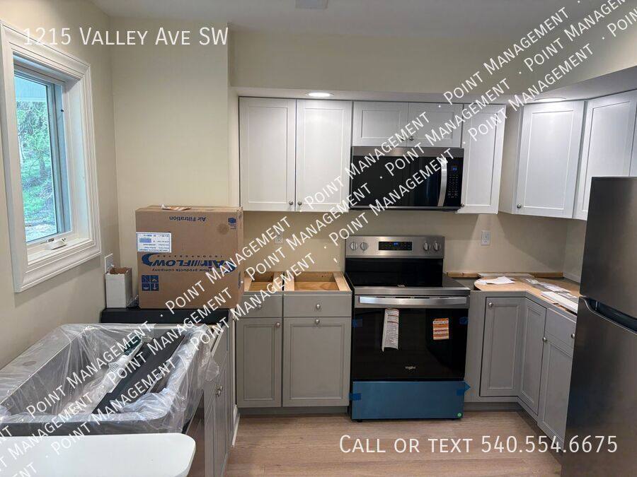 House for rent at 1215 Valley Ave SW, Roanoke, VA 24015