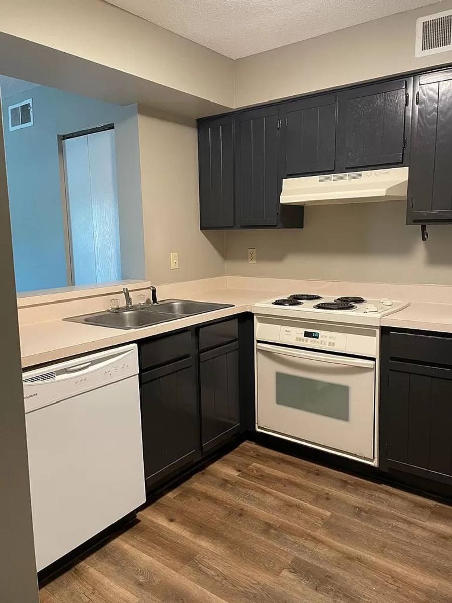 Apartment for rent at 5711 W Ridgecrest Dr, Peoria, IL 61615