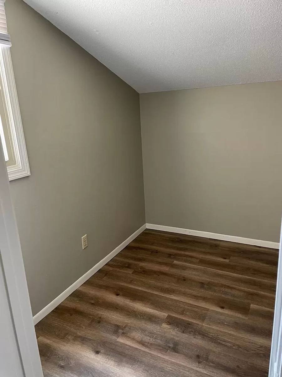 Apartment for rent at 5711 W Ridgecrest Dr, Peoria, IL 61615