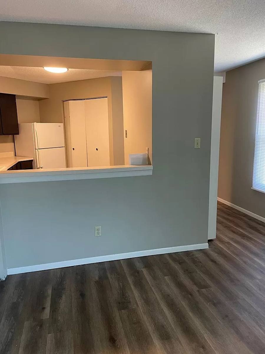 Apartment for rent at 5711 W Ridgecrest Dr, Peoria, IL 61615