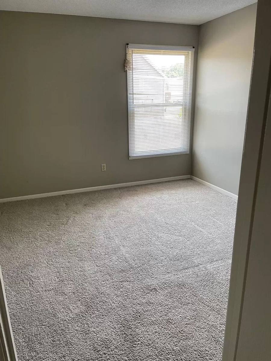 Apartment for rent at 5711 W Ridgecrest Dr, Peoria, IL 61615