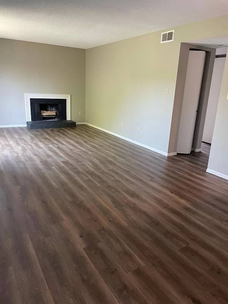 Apartment for rent at 5711 W Ridgecrest Dr, Peoria, IL 61615