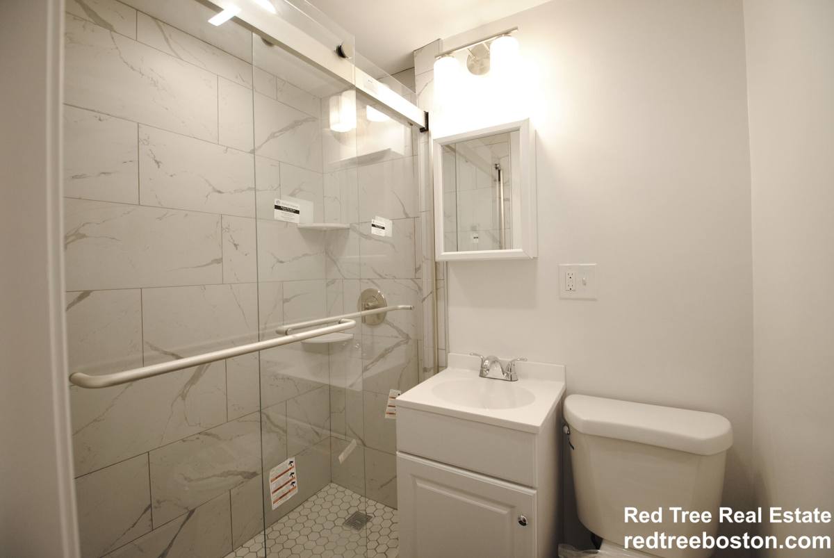 Apartment for rent at 270 Newbury St #1, Boston, MA 02116