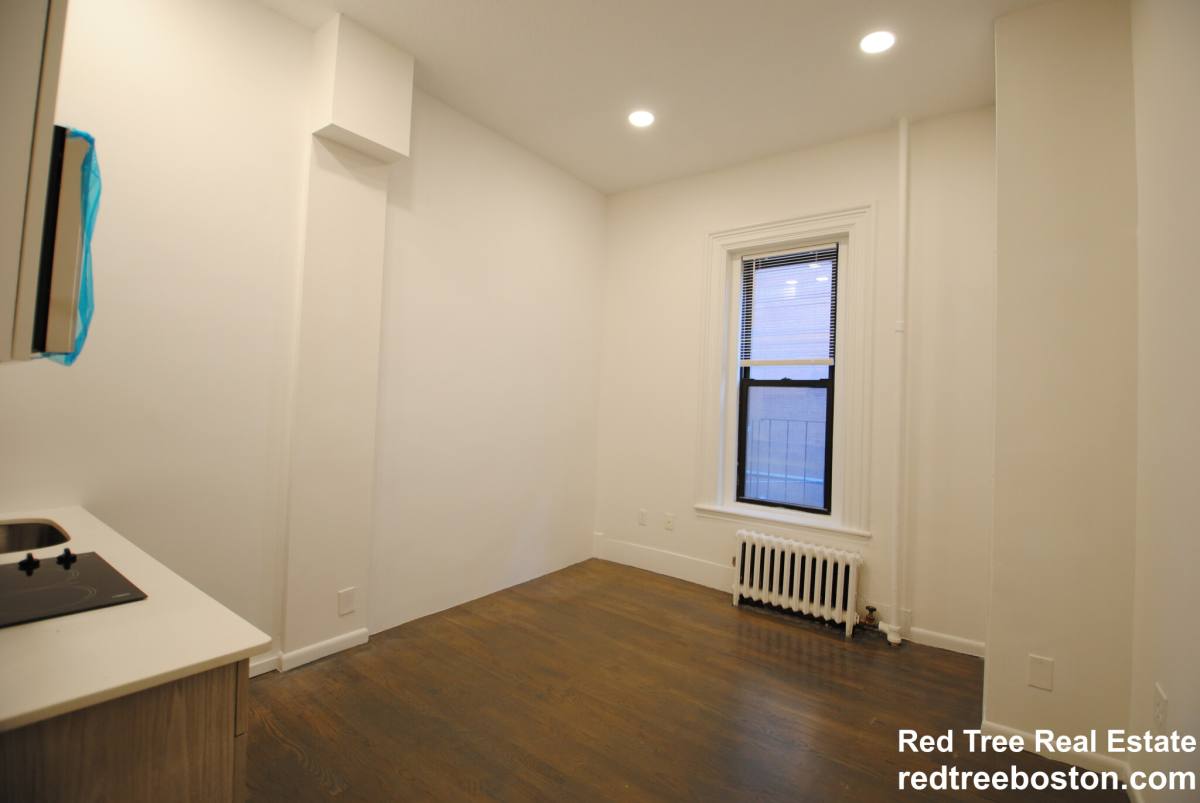 Apartment for rent at 270 Newbury St #1, Boston, MA 02116