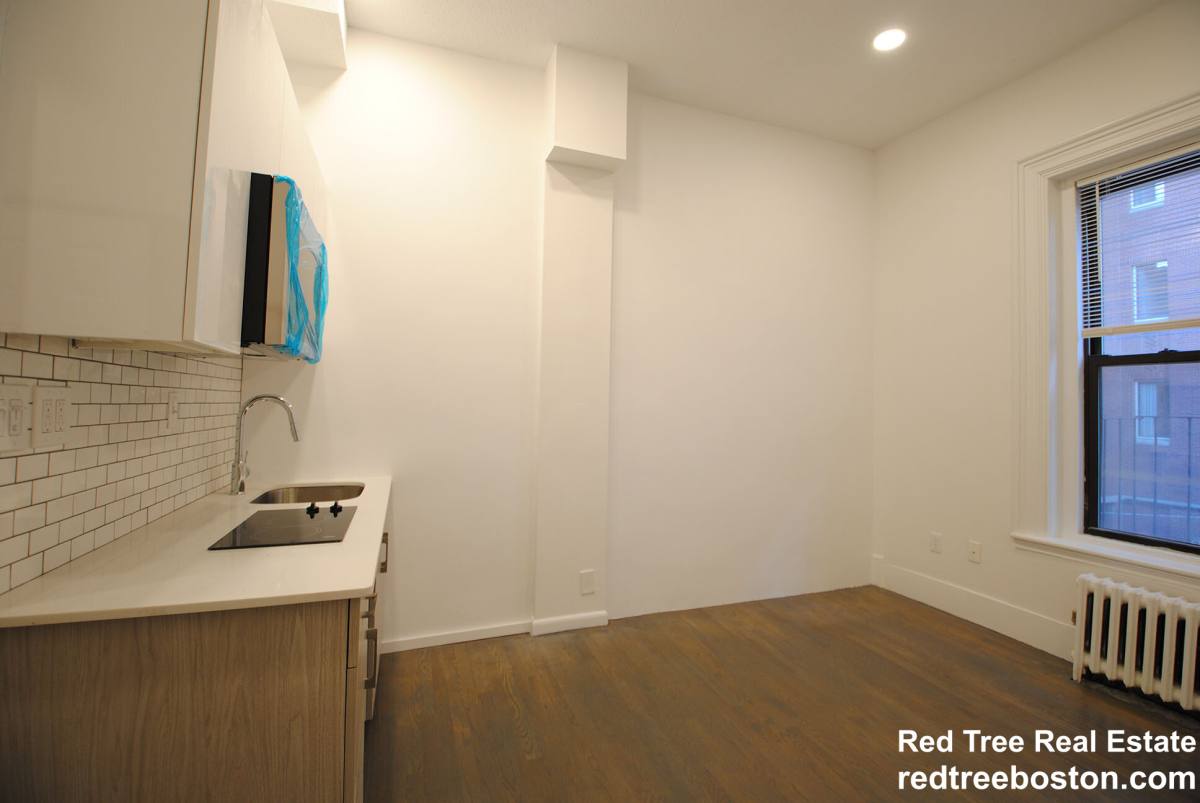 Apartment for rent at 270 Newbury St #1, Boston, MA 02116