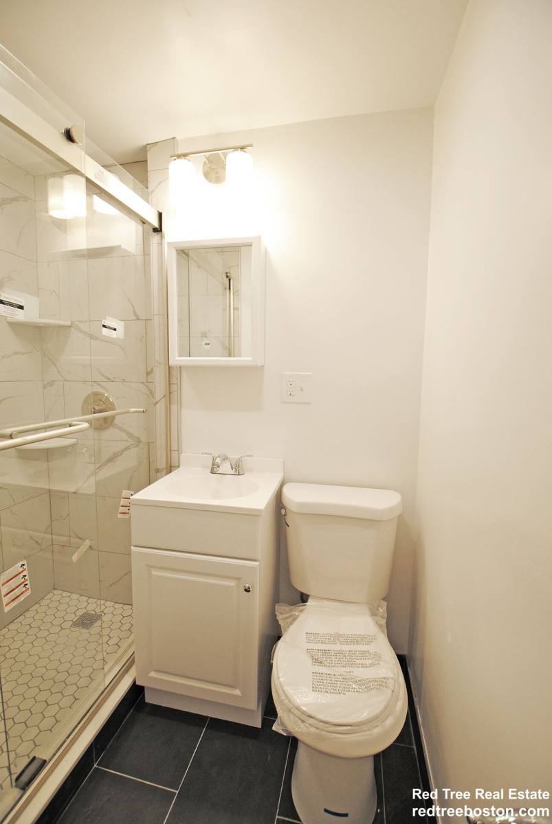Apartment for rent at 270 Newbury St #1, Boston, MA 02116