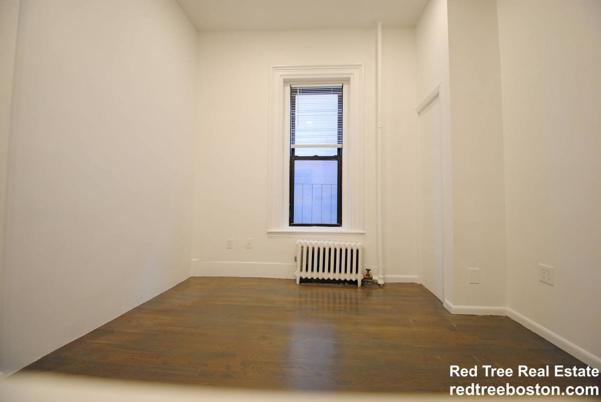 Apartment for rent at 270 Newbury St #1, Boston, MA 02116
