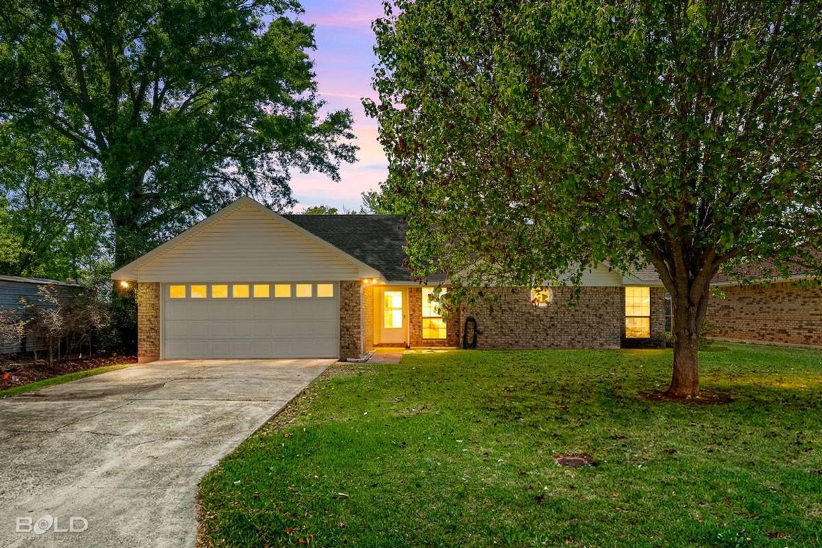House for rent at 2542 Spruce Dr, Bossier City, LA 71111