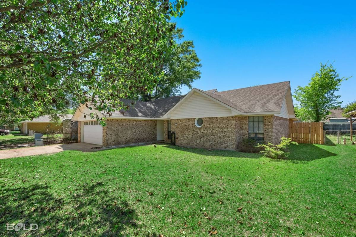 House for rent at 2542 Spruce Dr, Bossier City, LA 71111