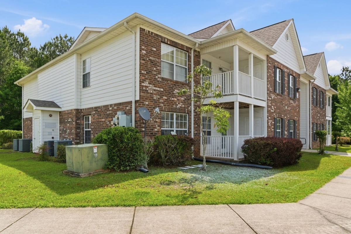 Apartment for rent at 1919 Martin Bluff Rd, Gautier, MS 39553
