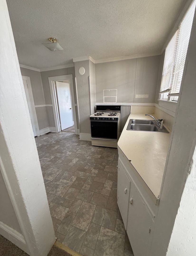 Apartment for rent at 1404 W Fourth St, Winston Salem, NC 27101