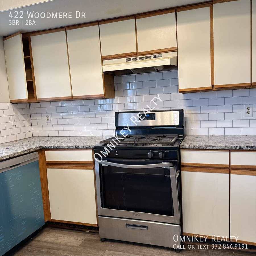 House for rent at 422 Woodmere Dr, Garland, TX 75043