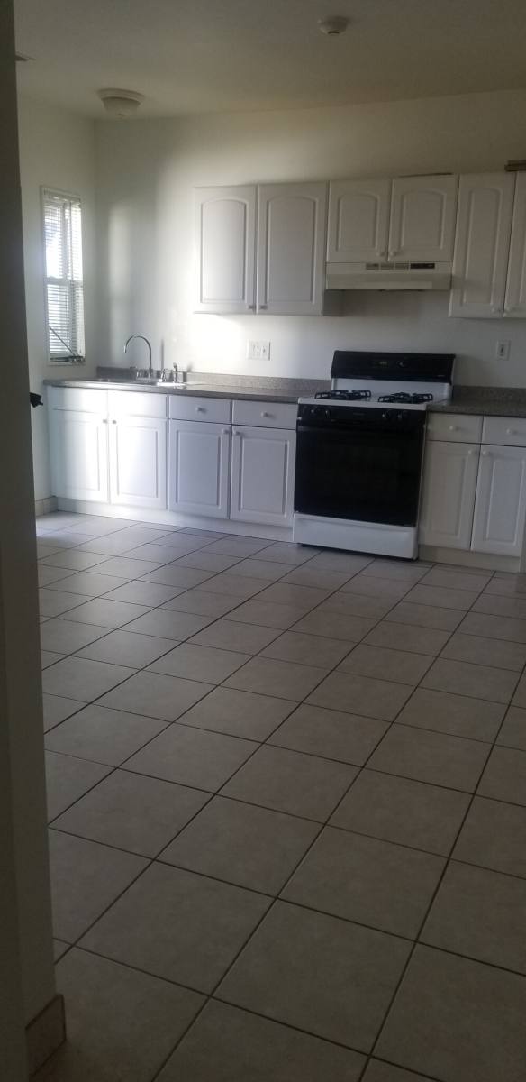 Apartment for rent at 211 White St #2R, Lowell, MA 01854