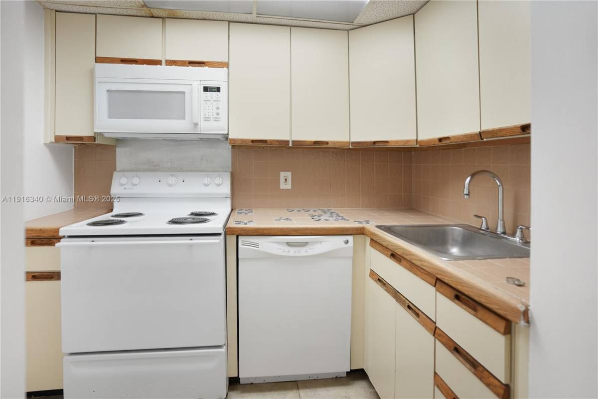 Condo for rent at 800 W Ave #924, Miami Beach, FL 33139