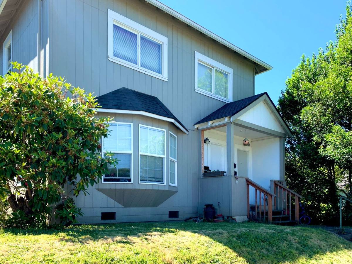 933 S 4th St, Coos Bay, OR 97420