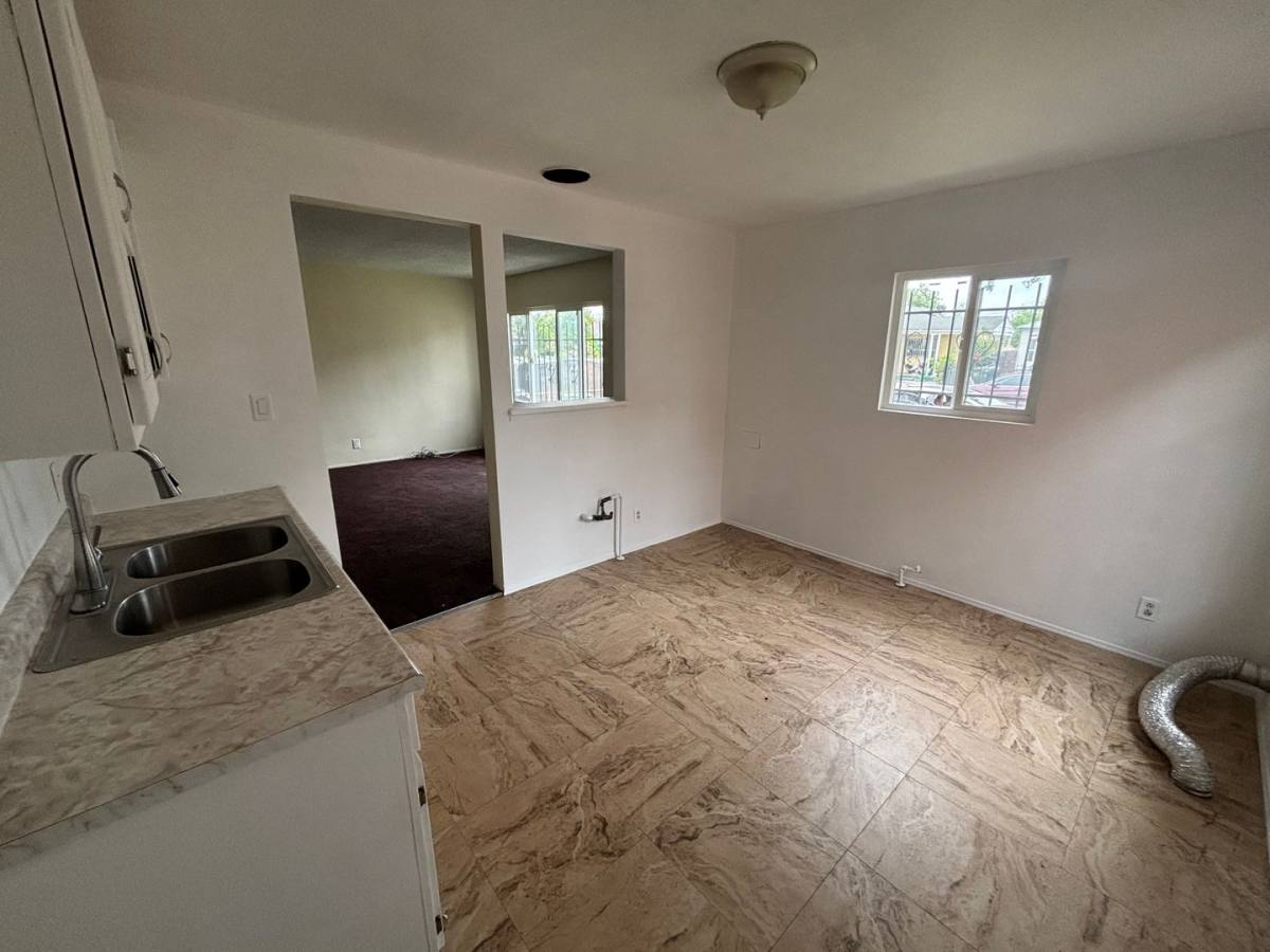 Apartment for rent at 229 E 89th St, Los Angeles, CA 90003