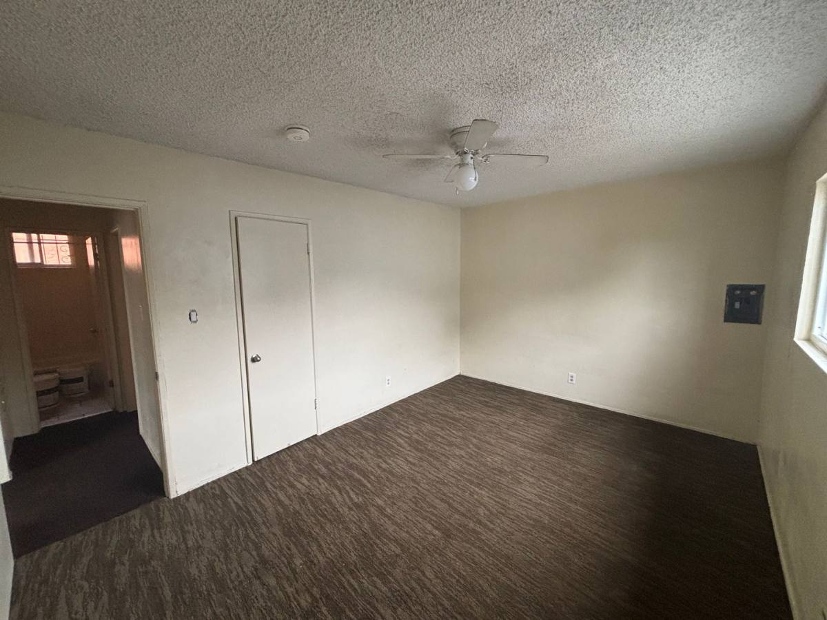 Apartment for rent at 229 E 89th St, Los Angeles, CA 90003