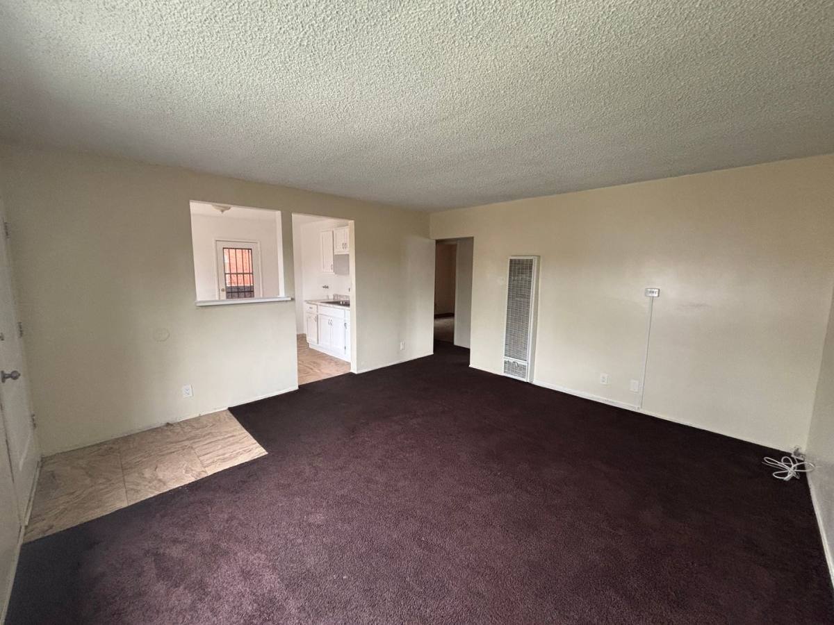 Apartment for rent at 229 E 89th St, Los Angeles, CA 90003