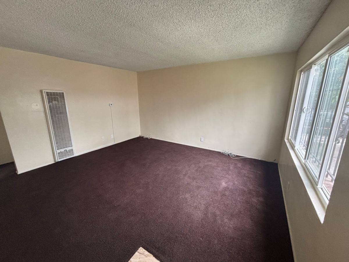 Apartment for rent at 229 E 89th St, Los Angeles, CA 90003