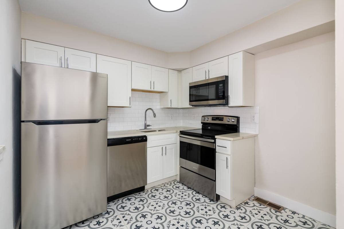 Apartment for rent at 3710 Greenwood, Saint Louis, MO 63143