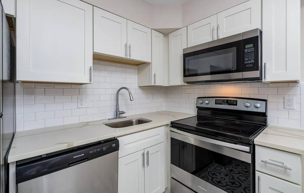 Apartment for rent at 3710 Greenwood, Saint Louis, MO 63143