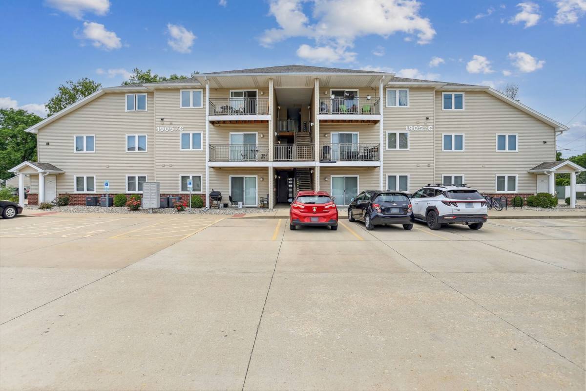 Apartment for rent at 1905 N Cunningham Ave, Urbana, IL 61802