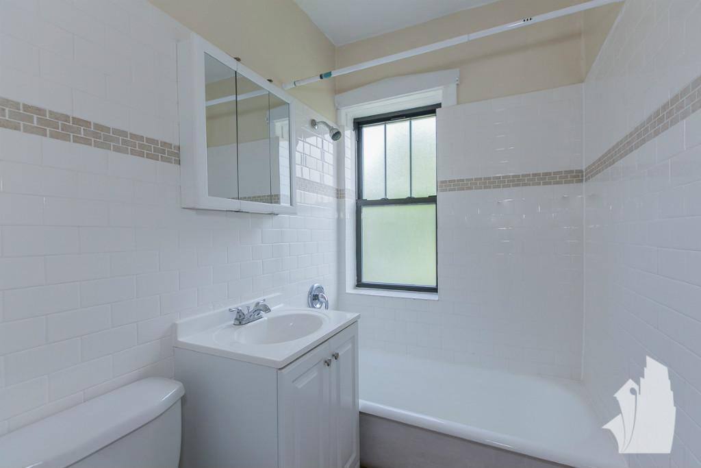 Apartment for rent at 4606 N Winchester Ave #1B, Chicago, IL 60640
