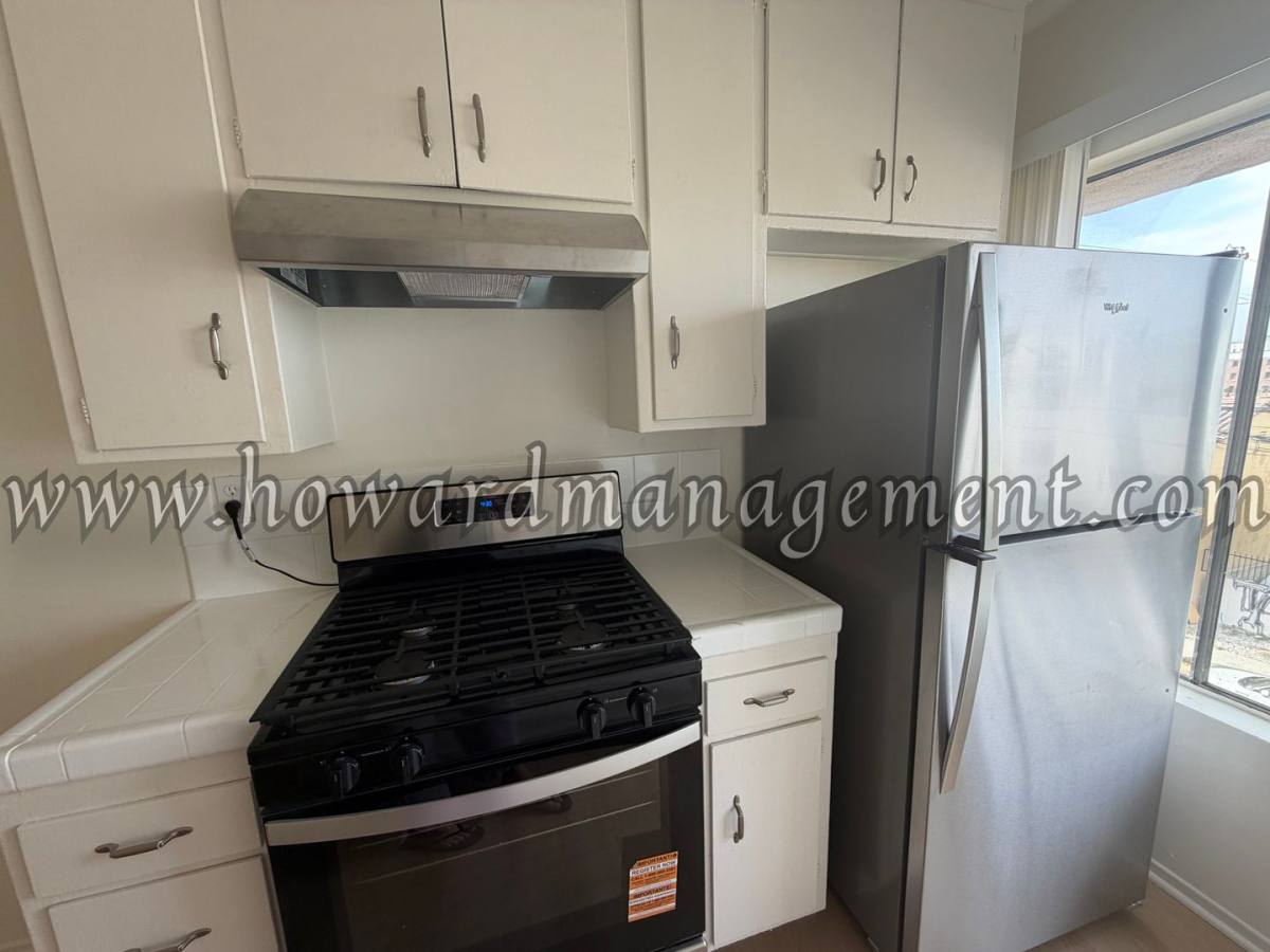 Apartment for rent at 3556 San Marino St, Los Angeles, CA 90019