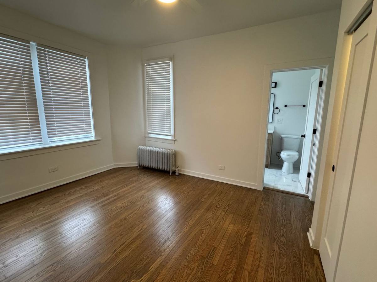 Apartment for rent at 2154 W Arthur Ave, Chicago, IL 60645