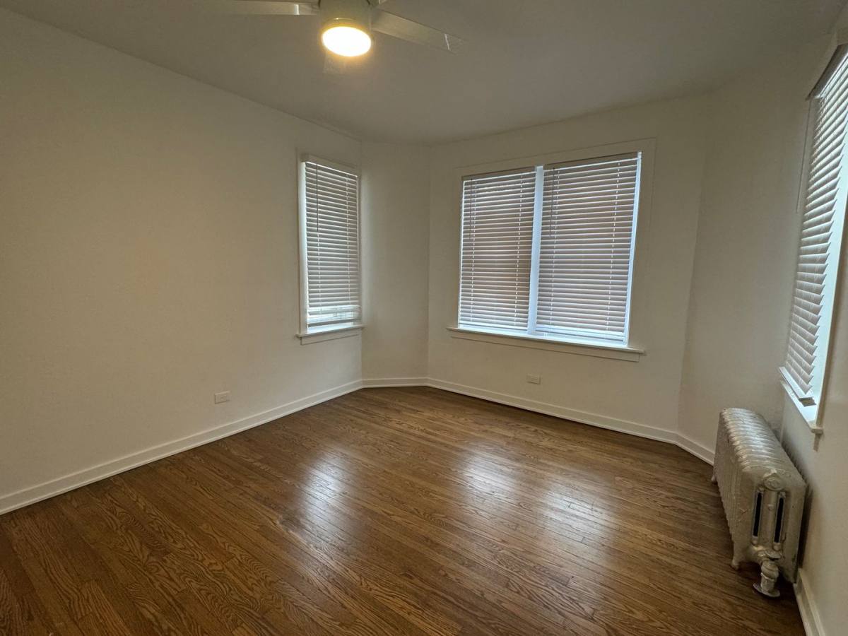 Apartment for rent at 2154 W Arthur Ave, Chicago, IL 60645