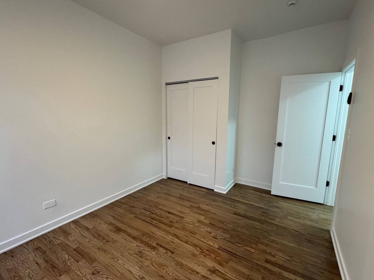 Apartment for rent at 2154 W Arthur Ave, Chicago, IL 60645
