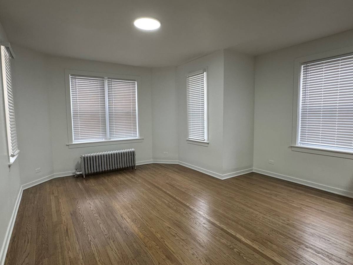 Apartment for rent at 2154 W Arthur Ave, Chicago, IL 60645